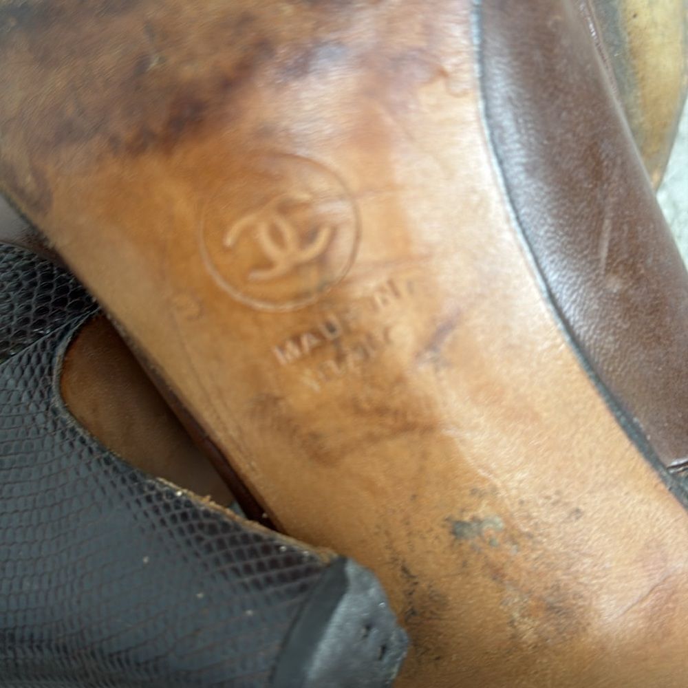 Vintage Chanel toe cap pumps - Picture 11 of 11